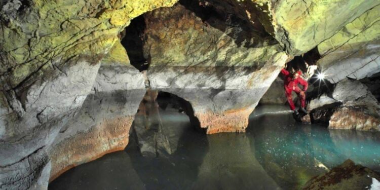 Mbetje kockore të dyshuara si njerëzore zbulohen në Shpellën e Kopiles në Leskovik