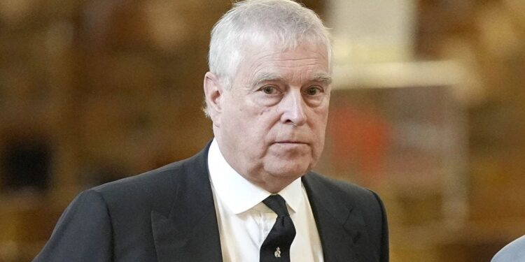 Mbreti Charles miraton një përfitim për princin: shpërngulje nga rezidenca mbretërore dhe pension vjetor.