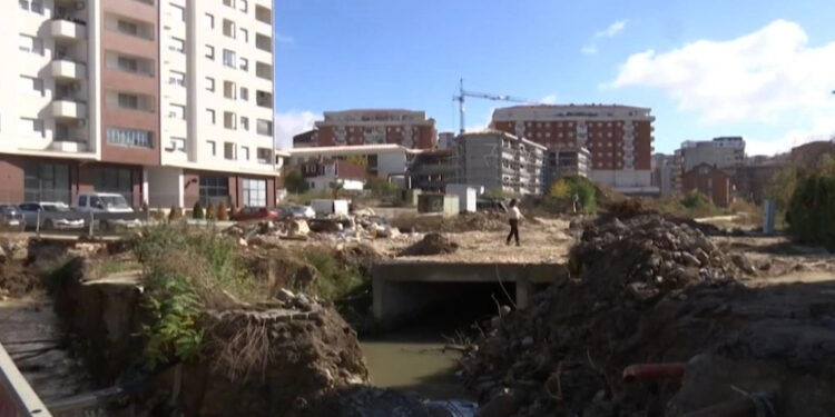 Mbyllja e kolektorit në "Kalabri", qytetarët përballen me probleme