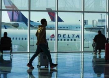 Mbyllja e qeverisë/ Kaosi vazhdon: Më shumë se 1,000 fluturime të anuluara dhe rreth 4,000 të vonuara.