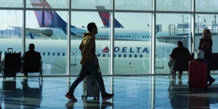 Mbyllja e qeverisë/ Kaosi vazhdon: Më shumë se 1,000 fluturime të anuluara dhe rreth 4,000 të vonuara.