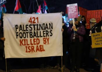 Më shumë se 70 sportistë apelojnë për përjashtimin e Izraelit nga UEFA për shkelje të drejtave të njeriut.