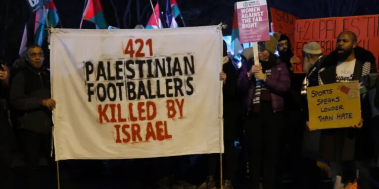 Më shumë se 70 sportistë apelojnë për përjashtimin e Izraelit nga UEFA për shkelje të drejtave të njeriut.