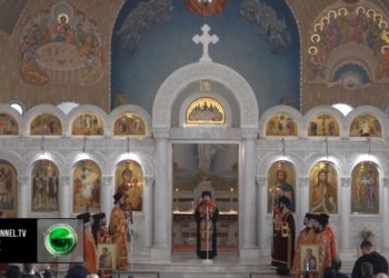 Mesha në nder të flamurit, ceremonitë tradicionale të kishave ortodokse shqiptare