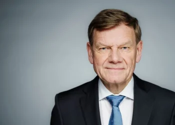 Ministri i Jashtëm gjerman viziton Kosovën dhe zhvillon takim me Osmanin