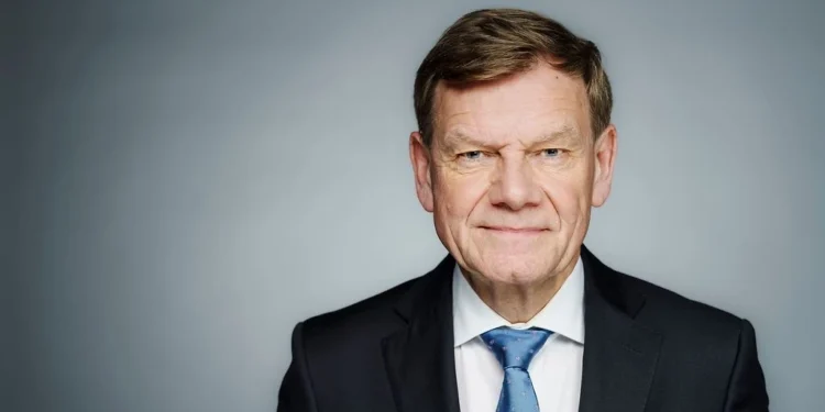 Ministri i Jashtëm gjerman viziton Kosovën dhe zhvillon takim me Osmanin