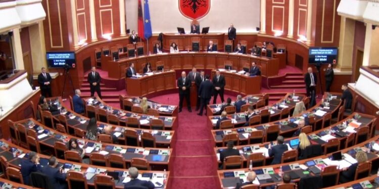 Ministria më e ndyrë: Balliu akuzon, Balluku kthehet me një përgjigje të ashpër, Garda ndërhyn