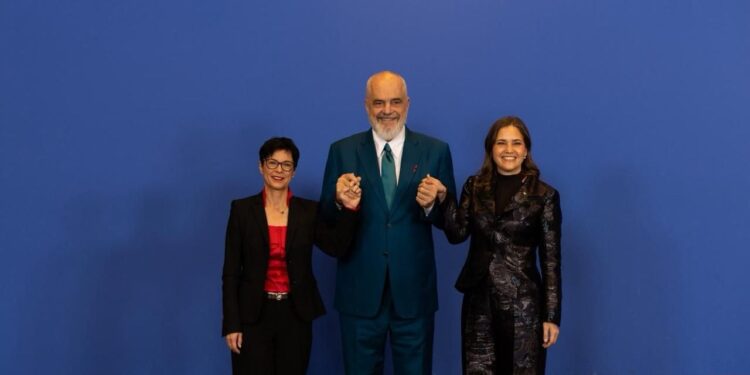 Ministria për Europën dhe Punët e Jashtme: Hapja e të gjithë kapitujve të negociatave për anëtarësimin në BE tregon suksesin e reformave dhe përkushtimin e institucioneve shqiptare.