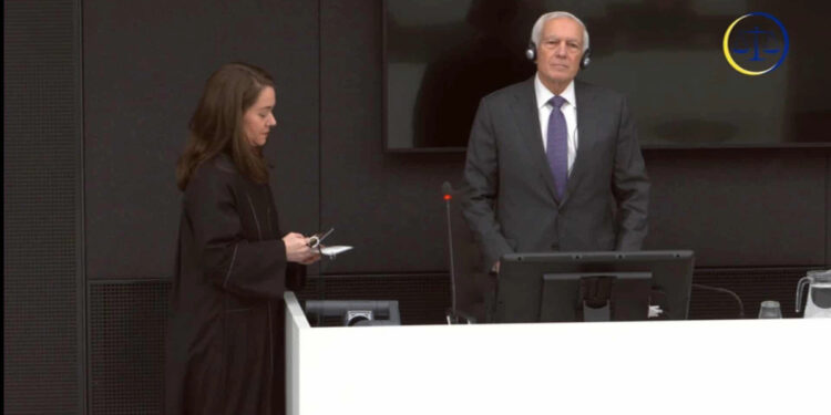 Mishetiq: Clarku do të vërtetojë se Thaçi ka qenë një figurë politike pa përgjegjësi mbi ushtarin.