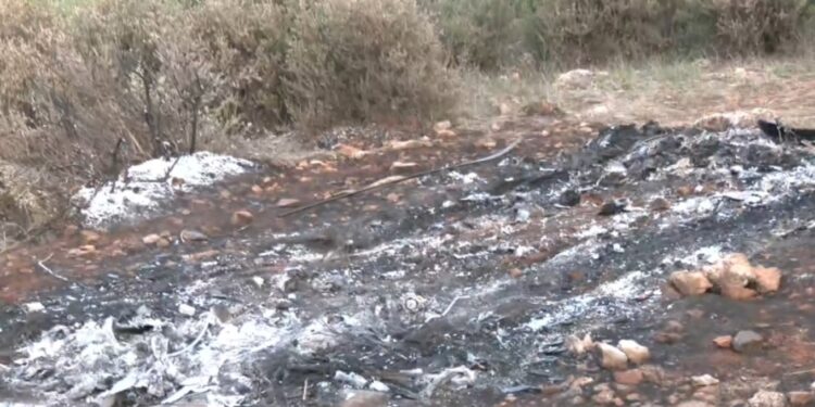 Misteri i trupit të djegur në një makinë në Athinë: Policia njofton se mjeti ka qëndruar atje për më shumë se 48 orë, identifikimi sfidohet nga karbonizimi.