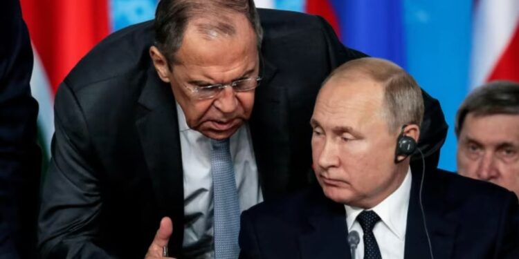 Misteri rreth Ministrit të Jashtëm rus: A e ka përzënë Putini aleatin e tij të ngushtë nga Kremlini?