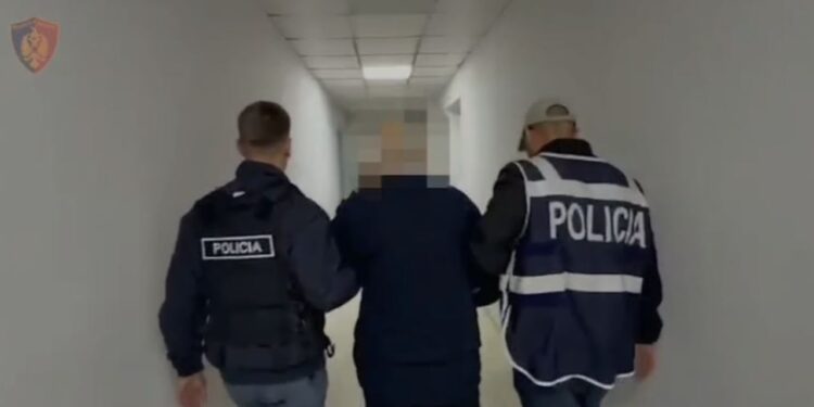 Mjeku imazherist i spitalit të Fierit arrestohet për marrjen e shumë parave nga pacientët për ekot.