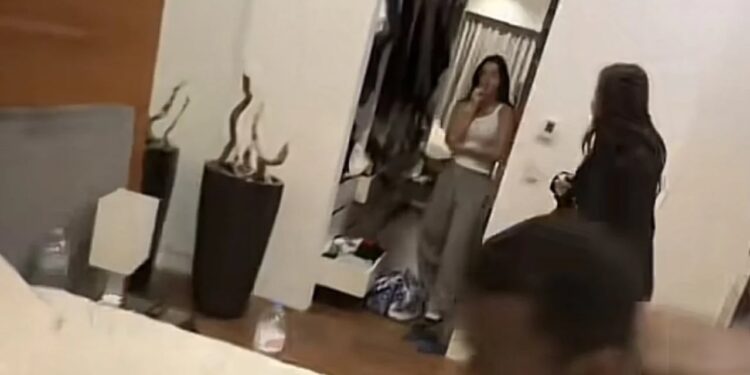 “Mos lëviz… se xhaxhai po fle në dollap...”, tha futbollisti që kishte fshehur të dashurën brenda… kur u zbuluar.