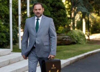 “Mund të shpëtojë”/ Gjykata Supreme e Spanjës vendos që ish-ministri të mbetet në paraburgim pas akuzave për korrupsion, përballë një dënimi prej 24 vitesh.