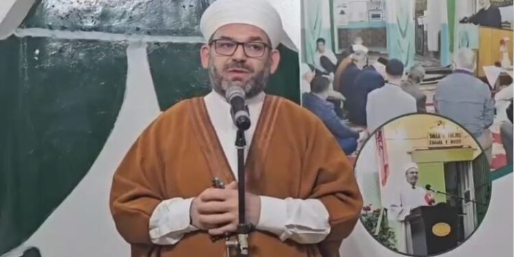 Myftiu i Shkodrës kritikon ashpër drejtorin e Policisë pas heqjes së tabelës në oborrin e xhamisë: “Një i papërgjegjshëm me pushtet, e vërteta nuk mund të fshihet.”