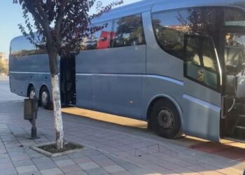 Nderim për ish-kryeministrin Fatos Nano, dhjetëra qytetarë nga Fieri udhëtojnë drejt Tiranës.