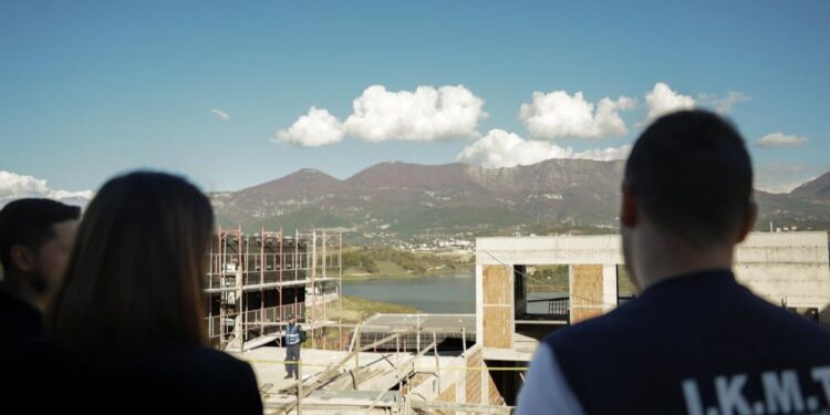 "Ndërtimet ilegale do të shkatërrohen" / Mesazhi i ministres së Brendshme: Sanksione edhe për zyrtarët që abuzojnë.