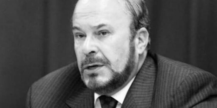 Në nder të Zisë Kombëtare për Fatos Nanon, Top Channel përshtat programin e së Dielës.