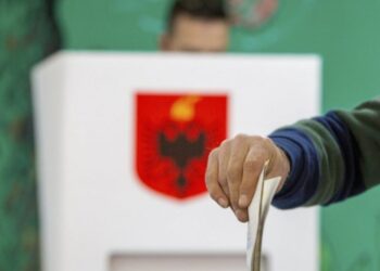 Nesër do të mbahen zgjedhjet në 5 bashki/ Më shumë se 334 mijë qytetarë me të drejtë vote, materialet shpërndahen në KZAZ.
