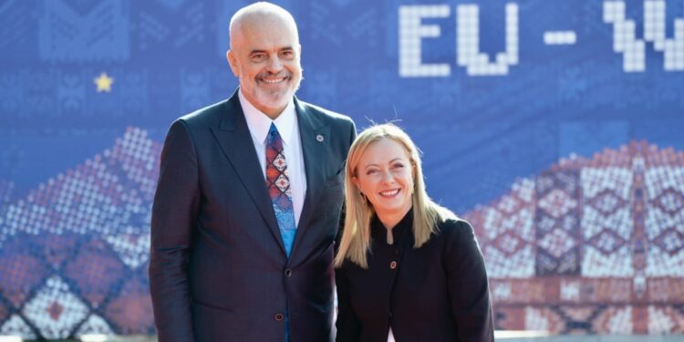 Nesër zhvillohet takimi i parë Itali-Shqipëri: Zbulohen detajet e bisedimeve dhe tema kryesore që do të diskutohen.