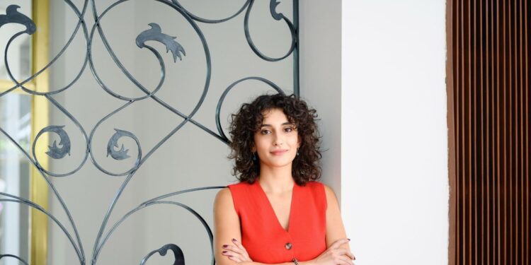 Nga Tirana në Londër: Një udhëtim nga jurisprudenca në art dhe inovacion me Lisja Tërshanën!