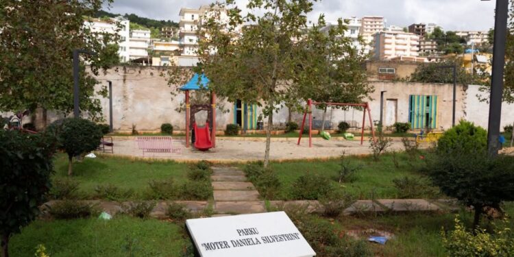 Një humaniste në Sarandë: Parku i fëmijëve në lagjen “Kodër” emërtohet pas Motër Daniela Silvestrinit
