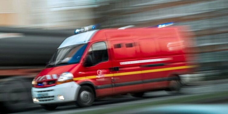 Një ndërtesë tre-katëshe në Francë është prekur nga zjarri, duke sjellë viktimën e pesë personave, përfshirë një të mitur.