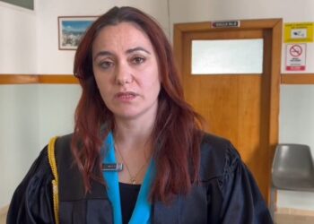 "Një njeri i heshtur, viktima kishte zgjidhur edhe konflikte" / Vrau babanë me thikë, avokatja e 25-vjeçarit: Babai e kishte paralajmëruar...