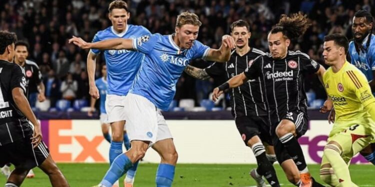Një tjetër natë e vështirë për Antonio Conten në Evropë, Napoli ndalet në barazim pa gola me Eintrachtin.