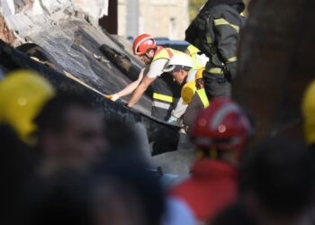 Një vit nga shembja e çatisë në stacionin e trenit që shkaktoi vdekjen e 16 personave, dhjetëra mijëra njerëz protestuan në Serbi.