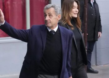 "Nuk di të gatuaj një vezë": Sarkozy në "dietë" në qeli, ish-presidenti refuzon ushqimin e burgut nga frika e helmimit.