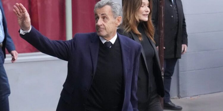 "Nuk di të gatuaj një vezë": Sarkozy në "dietë" në qeli, ish-presidenti refuzon ushqimin e burgut nga frika e helmimit.