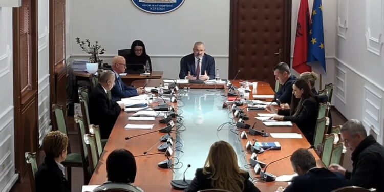 “Nuk kërkojmë para”/ Manja komenton me KMSHC-në nga Komisioni i Ligjeve: Më në fund një lajm pozitiv, nuk mund të ndodhte...