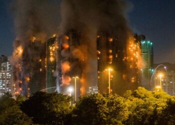 Numri i viktimave nga zjarri në Hong Kong rritet, 75 njerëz kanë humbur jetën, rreth 300 të tjerë janë ende të zhdukur.