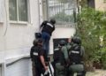 “Operacioni i RENEA-s në Orosh: Identifikohet një nga personat që fshihet në një apartament të pabanuar, ende në kërkim”