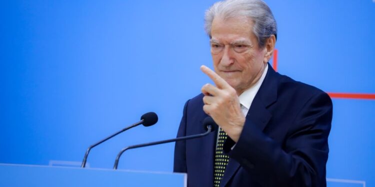 Opozita organizon protestë sot në orën 18:00; Berisha në konferencë: Parlamenti do të zhvillohet në shesh, kërkojmë qeveri teknike.