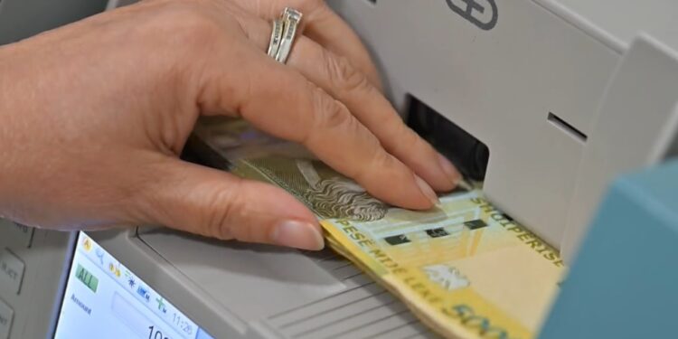 Pagesa në këste prej 60 mijë lekësh, Shoqata e Bankave: Propozimi ynë për individët, vlera në projektligjin më e lartë se në rajon