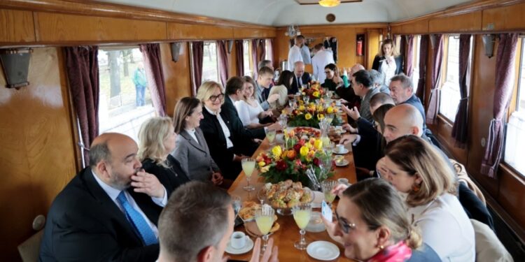 Pas një shekulli priteje, Bullgaria dhe Maqedonia e Veriut nënshkruajnë marrëveshjen për tunelin hekurudhor.