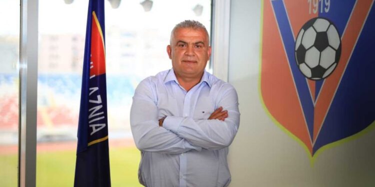 Pas përballjes me Dinamon, Edi Martini e tepron me komentet e tij dhe kërkon një shpatë samurai.