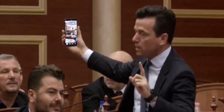 Peleshi largohet Agron Shehajn nga seanca, deputeti transmetohet 'live'. Balluku: S'ka mundësi të bëhesh politikan përmes Facebook-ut.