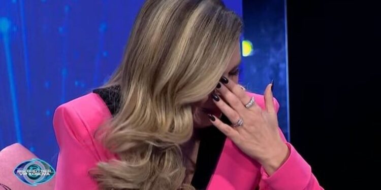 Për fëmijën e saj: Leonora Jakupi loton në mesin e programit!