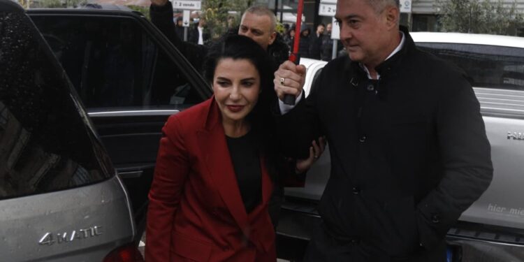 Përballja me Ballukun, zv.kryeministrja: E pranoj hetimin, por nuk pranoj pezullimin.