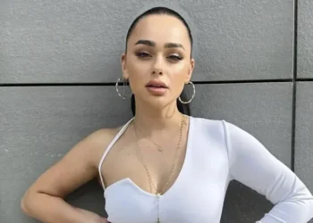 Përplasje me biznesmenin? Egli Tako paralajmëron padinë!