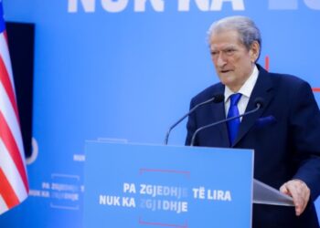 Pjesëmarrje modest në protestën para Kryeministrisë? Berisha: Nuk organizuam protestë kombëtare, jemi të përqendruar në ristrukturimin e partisë.