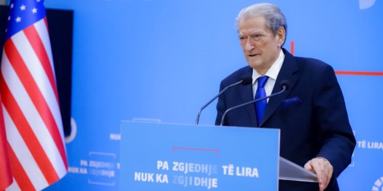 Pjesëmarrje modest në protestën para Kryeministrisë? Berisha: Nuk organizuam protestë kombëtare, jemi të përqendruar në ristrukturimin e partisë.