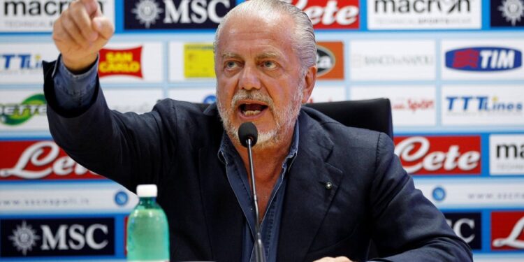 Po pse të investojmë në stadiume të reja, kur nuk kemi skuadra të forta?" De Laurentis shprehet ashpër: "Maradona është vetëm një legjendë e kaluar, nuk arrijmë dot të fitojmë.