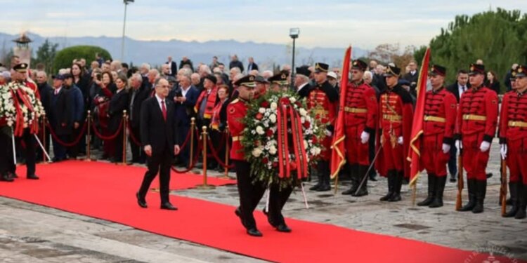 Presidenti Bajram Begaj u uron shqiptarëve për festën e Çlirimit: Gëzuar Shqipëri! Dje, sot dhe përgjithmonë, besnikë ndaj të njëjtave principe.
