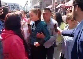 Presidentja meksikane përballet me sulm seksual, një burrë e kap për gjoksi dhe tenton ta puthë.