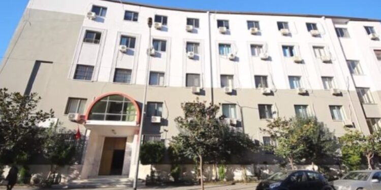 Prokuroria e Durrësit nis hetimet për çokollatat me krimba të shitura në marketet “Diambe”