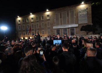 Protesta e PD përpara Kryeministrisë: Berisha e quan ‘Foltore 2’ dhe zbulon qëllimin e saj